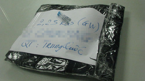 Bắt giữ 1 người nước ngoài vận chuyển 2,2 kg ma túy đá